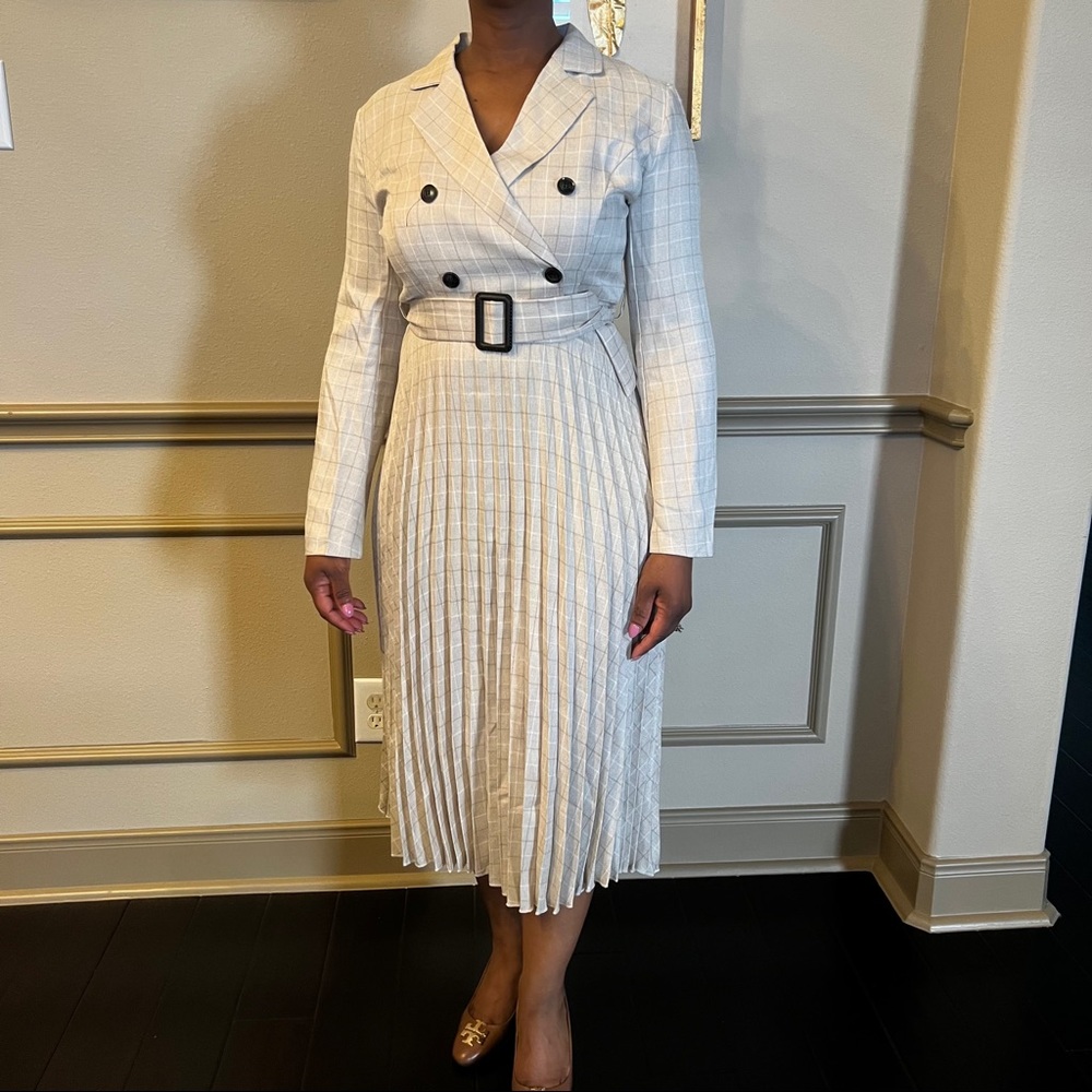 Trench dress with pleats and matching belt